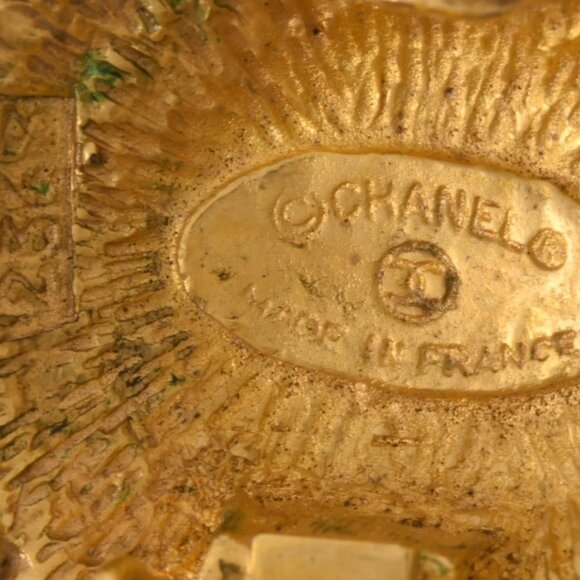 CHANEL CC Logos Round Twist Clip-On Earrings Gold Tone 2343 Auth - Picture 4 of 5